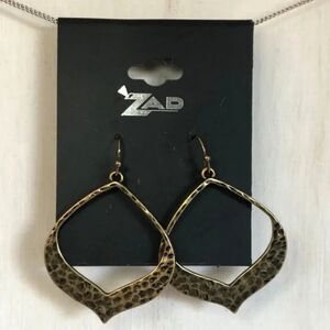 Zad Stamped Gold Tone Open Metal Earrings NOC
